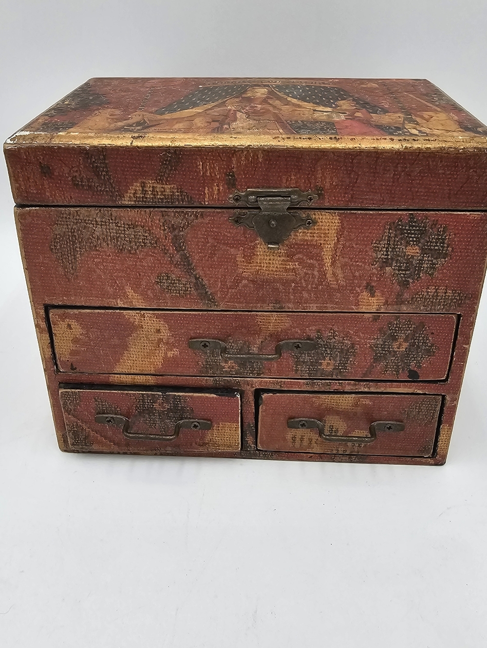 This item is a small decorative box